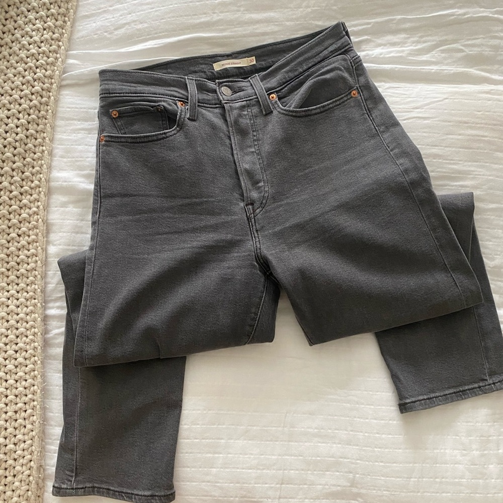 || Levi || Wedgie Straight Jeans